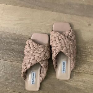 Steve Madden tan flat strappy  sandals sz 8